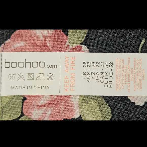 BOOHOO Plus Size Rose Floral Ruffle Tie Playsuit/Romper Plus Size 22 - Picture 10 of 14